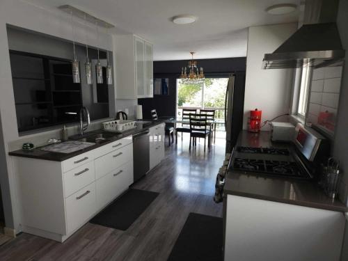 Modern Comfort- Furnished 3-Bedroom Oasis in Vibrant Vancouver in Vancouver, Canada