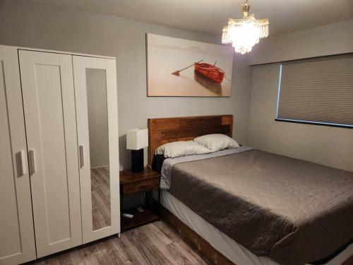 Modern Comfort- Furnished 3-Bedroom Oasis in Vibrant Vancouver in Vancouver, Canada