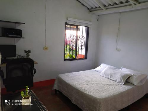 pequeña casa en finca cafetera, Medellín (Foto 9)