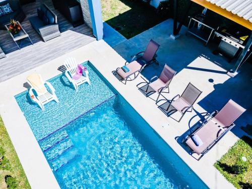 수영장, Private Pool Villa, 5min Walk to Beach & Dining in 포트레로