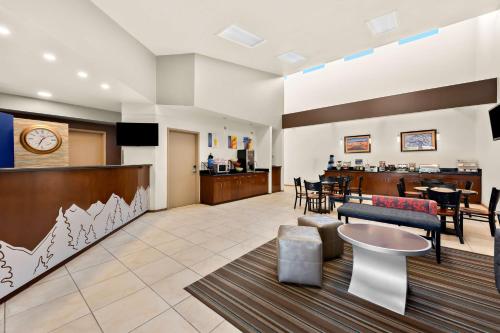 Best Western Topaz Lake Inn - image 7