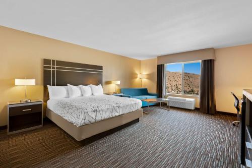 King Room with Lake/Moutain View