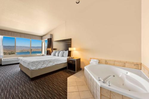 Best Western Topaz Lake Inn - image 2