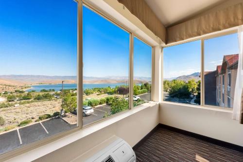 King Room with Panoramic View and Spa Bath