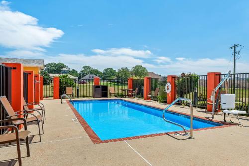 Best Western Plus - Magee Inn & Suites