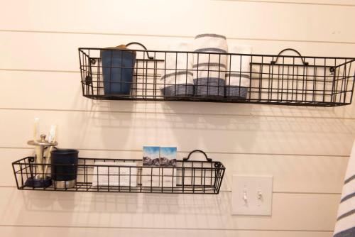 The Bluebonnet-Tiny Container Home Country Setting 12 min to Downtown - image 7