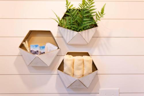 The Honeycomb-Tiny Container Home 12 Min. to Magnolia/Baylor - image 12