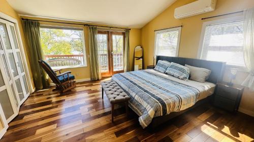 4 Bedroom 2 Bathroom Lake Heaven with 50ft lakefront on Honeoye lake in Honeoja (NY)