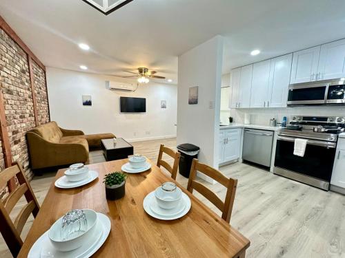 1BR and 1 BA in the Prime Location of Montrose, Houstons Best Spots in Houston, USA