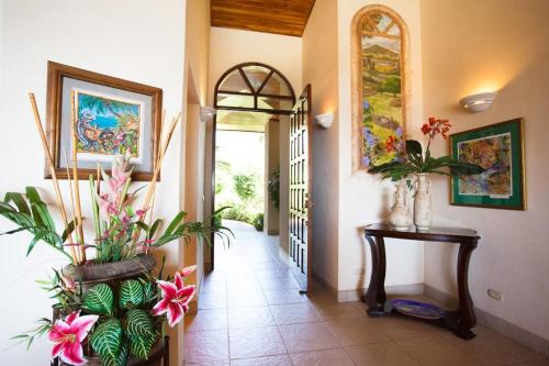 Breathtaking Views & Stunning Infinity Pool