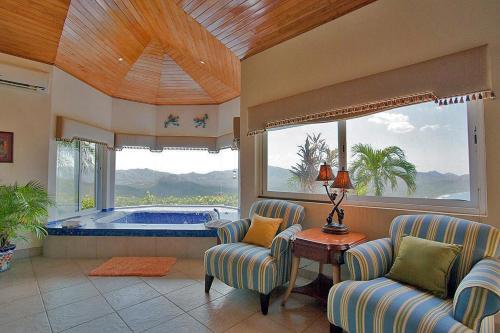 Breathtaking Views & Stunning Infinity Pool