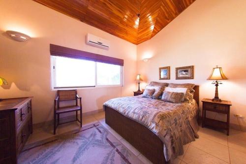 Breathtaking Views & Stunning Infinity Pool