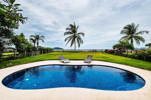 Beachfront Condo Unforgettable Sunsets w - Pool