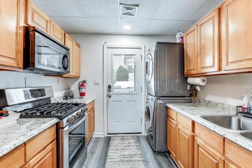 2 Blocks to Beach Apt with Grill in Ocean Gate! in Ocean Gate, USA