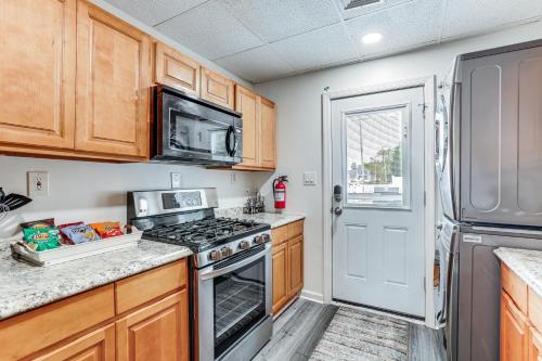 2 Blocks to Beach Apt with Grill in Ocean Gate! in Ocean Gate, USA