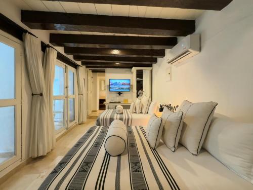 Junior Suite with Balcony image 4