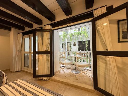 Junior Suite with Balcony image 7