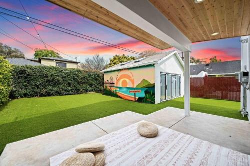 Remodeled 3BR LA Home for 6 Near Venice Beach in Los Angeles, USA