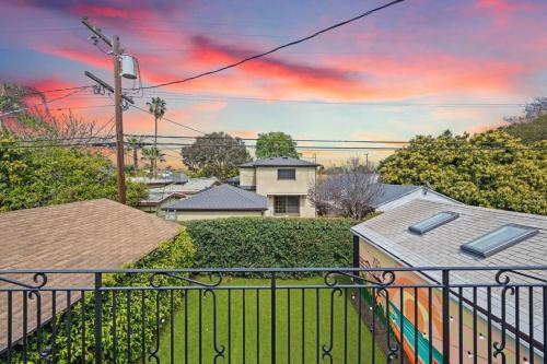 Remodeled 3BR LA Home for 6 Near Venice Beach in Los Angeles, USA