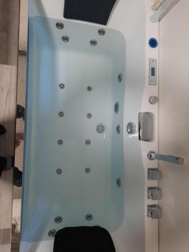 Hampton Haven & Jacuzzi, Saskatoon (photo 5)
