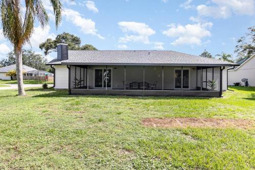 Serene3BR 2BA Florida Oasis Comfortable NearBeach in Palm Bay, USA