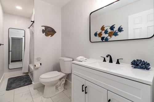 Serene3BR 2BA Florida Oasis Comfortable NearBeach in Palm Bay, USA