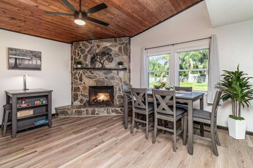 Serene3BR 2BA Florida Oasis Comfortable NearBeach in Palm Bay, USA