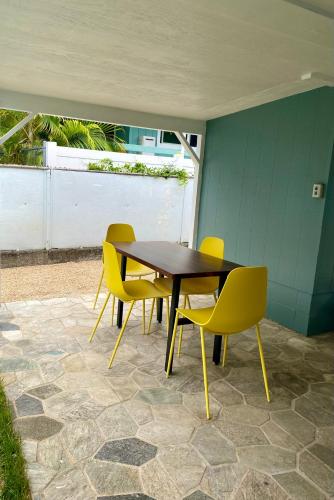 Newly renovated 1 bedroom with air conditioning and kitchenette in 凱盧阿