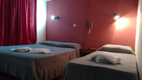 1 double bed, 1 twin bed