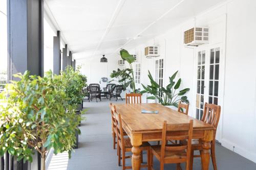 Queensland Hotel in กูนดิวินดิ