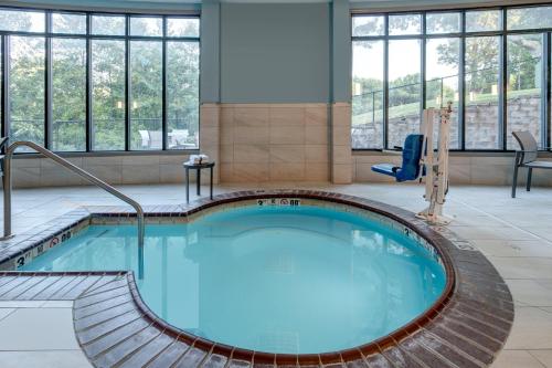 สระว่ายน้ำ, Holiday Inn Express Hotel and Suites Valparaiso By IHG in วาลปาไรโซ (IN)