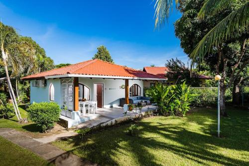 Poolside villa near beach large private patio in 波特雷羅