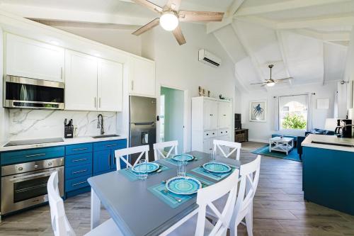 Poolside villa near beach large private patio in 波特雷羅