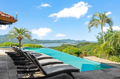 Infinity Pool Villa with Ocean & Mountain Views, Potrero