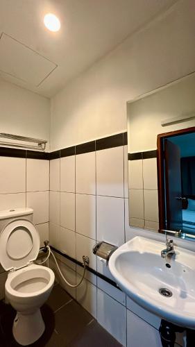 Switz Paradise Hotel - 5 minute walk to Centre Point and 10 minute walk to waterfront- Switz Paradise Hotel - 5 minute walk to Centre Point and 10 minute walk to waterfront-