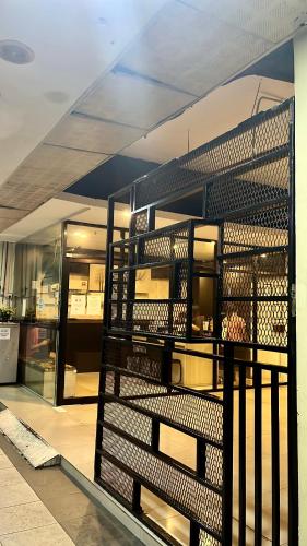 Switz Paradise Hotel - 5 minute walk to Centre Point and 10 minute walk to waterfront- Switz Paradise Hotel - 5 minute walk to Centre Point and 10 minute walk to waterfront-