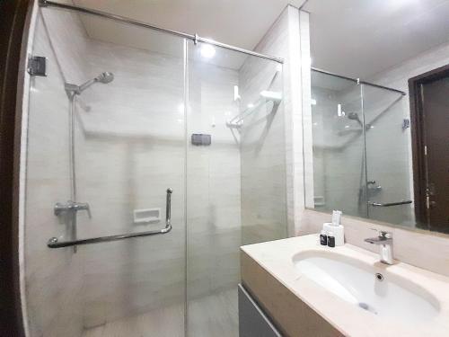 Comfortable and Homey 1BR at Uttara The Icon Apartment By Travelio Comfortable and Homey 1BR at Uttara The Icon Apartment By Travelio