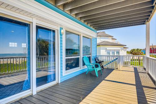 Walk to Beach Home with 2 Decks in Galveston! in Galveston, USA