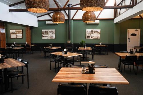 Queensland Hotel in กูนดิวินดิ