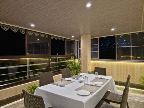 Étterem, Mount Bashera Boutique Hotel in Kurseong