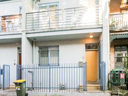 Chic Abode in Trendiest Suburb - image 11