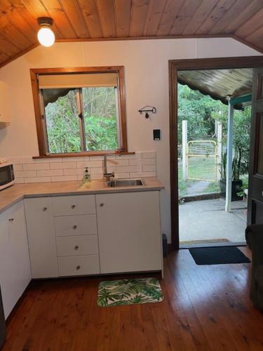 virtuve, Mt Nebo Railway Carriage and Chalet in Mount Gloriousa