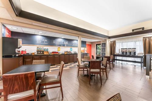 Hampton Inn Stroudsburg Poconos - image 6