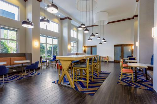 Ételek és italok, Hampton Inn & Suites Tallahassee I-10-Thomasville Rd. in Woodland