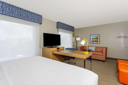 1 king bed, 1 sofa bed