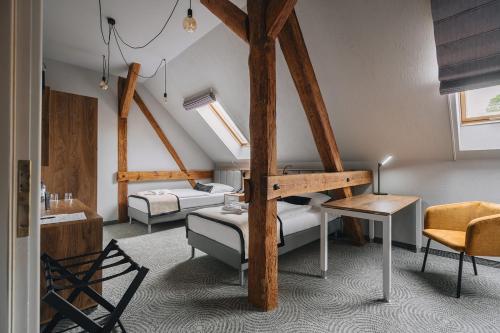 2 twin beds