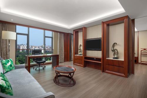 room detail thumbnail 1