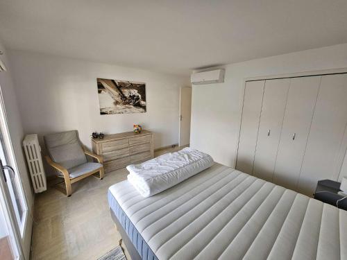 Two-Bedroom Apartment image 7
