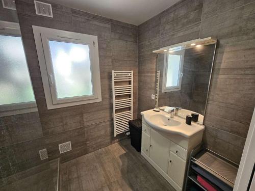 Two-Bedroom Apartment image 3