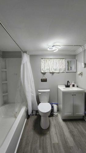 Cozy Studio with King Bed at Central Louisville in Louisville, USA